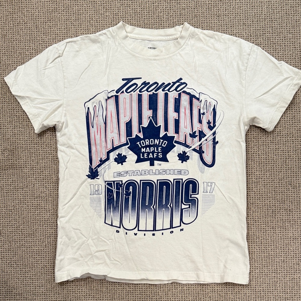 Toronto Maple Leafs hockey tee - size M